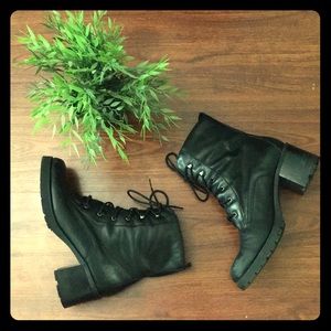 😁ADORABLE COVINGTON Thick Heeled Boots!